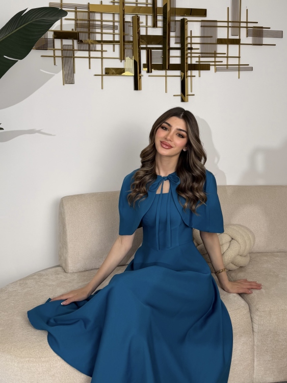 تريكواز     Elegant Midi Dress with Shoulder Cape