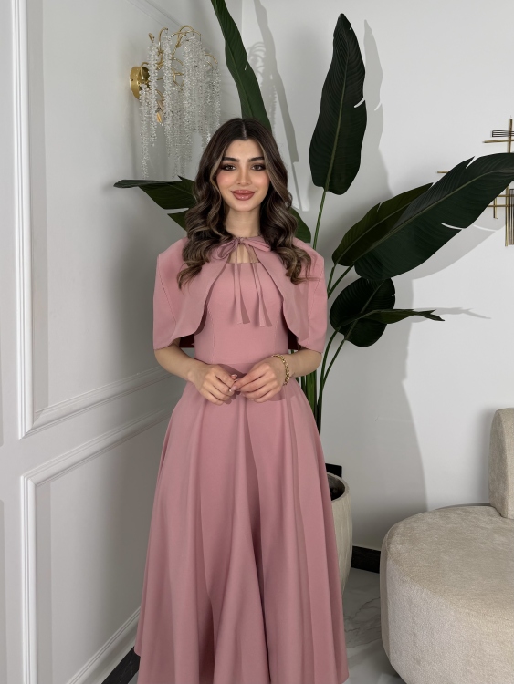وردي     Elegant Midi Dress with Shoulder Cape