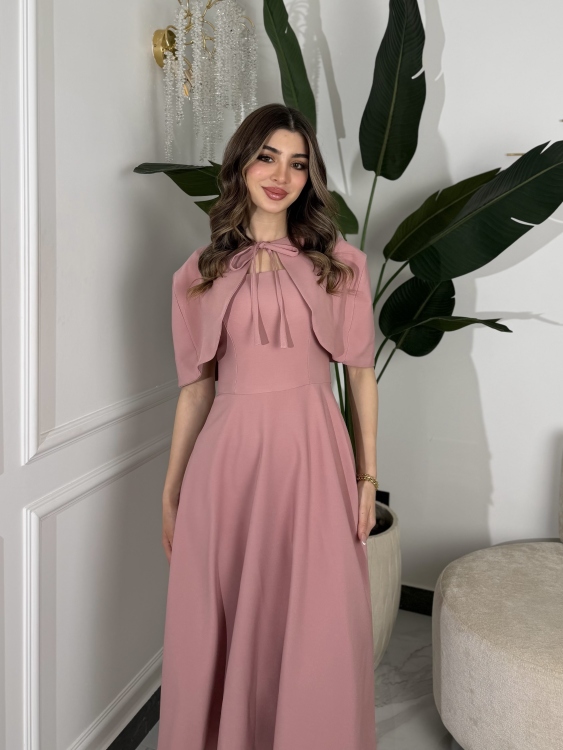 وردي     Elegant Midi Dress with Shoulder Cape