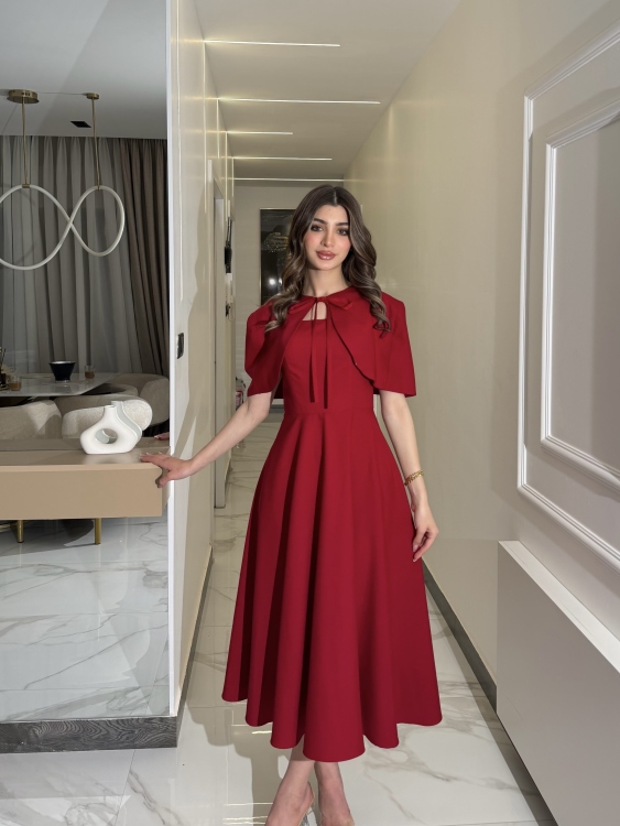  احمر     Elegant Midi Dress with Shoulder Cape