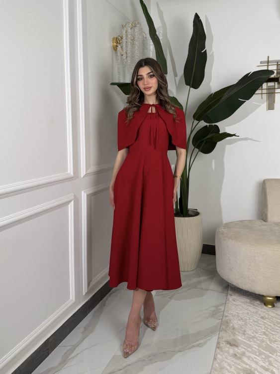  احمر     Elegant Midi Dress with Shoulder Cape