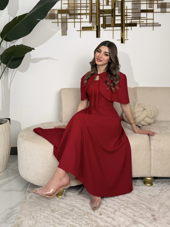  احمر     Elegant Midi Dress with Shoulder Cape