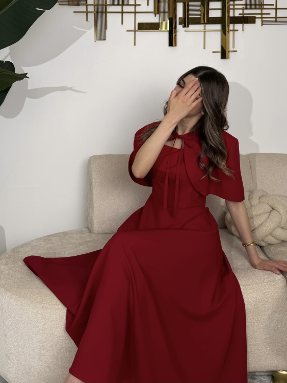  احمر     Elegant Midi Dress with Shoulder Cape