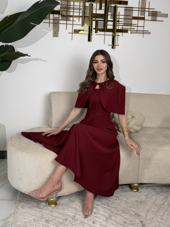 خمري     Elegant Midi Dress with Shoulder Cape