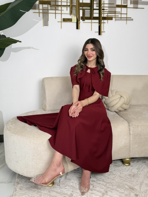 خمري     Elegant Midi Dress with Shoulder Cape