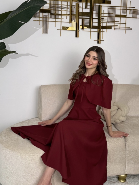 خمري     Elegant Midi Dress with Shoulder Cape