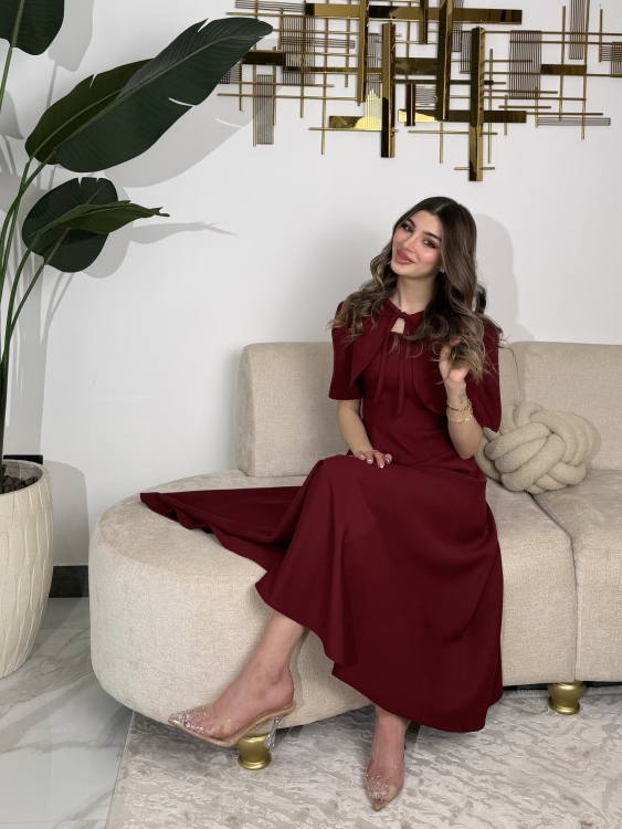 خمري     Elegant Midi Dress with Shoulder Cape