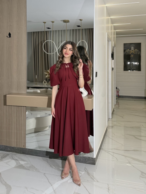 خمري     Elegant Midi Dress with Shoulder Cape