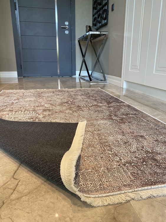 This printed velvet cloth weaving base rug has a soft texture, and a bold and stylish design