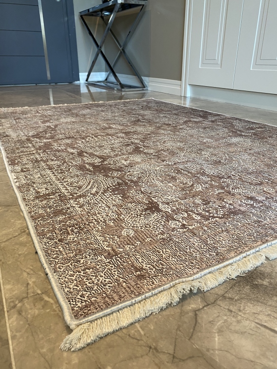 This printed velvet cloth weaving base rug has a soft texture, and a bold and stylish design
