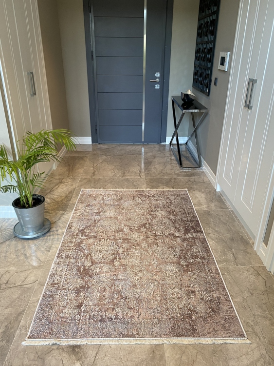 This printed velvet cloth weaving base rug has a soft texture, and a bold and stylish design