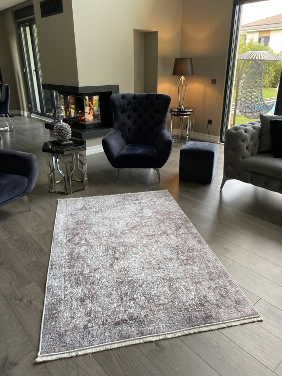 This printed velvet cloth weaving base rug has a soft texture, and a bold and stylish design