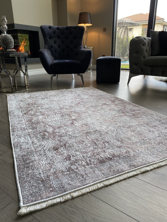 This printed velvet cloth weaving base rug has a soft texture, and a bold and stylish design