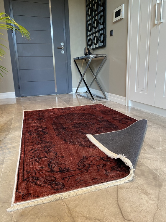This printed velvet cloth weaving base rug has a soft texture, and a bold and stylish design