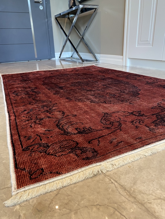 This printed velvet cloth weaving base rug has a soft texture, and a bold and stylish design