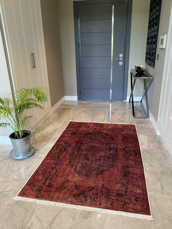 This printed velvet cloth weaving base rug has a soft texture, and a bold and stylish design