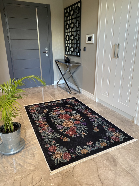 This printed velvet cloth weaving base rug has a soft texture, and a bold and stylish design