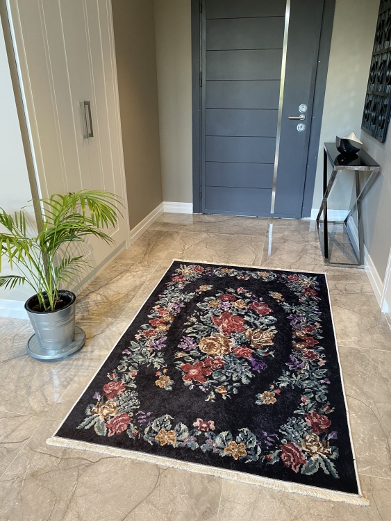 This printed velvet cloth weaving base rug has a soft texture, and a bold and stylish design