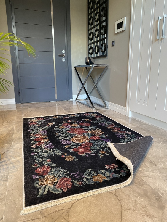 This printed velvet cloth weaving base rug has a soft texture, and a bold and stylish design