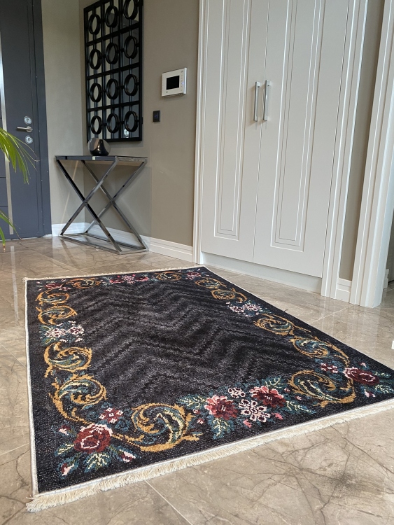 This printed velvet cloth weaving base rug has a soft texture, and a bold and stylish design