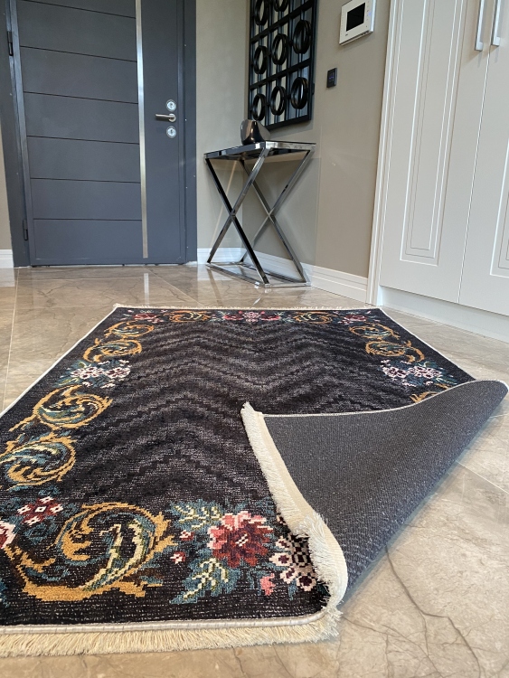 This printed velvet cloth weaving base rug has a soft texture, and a bold and stylish design