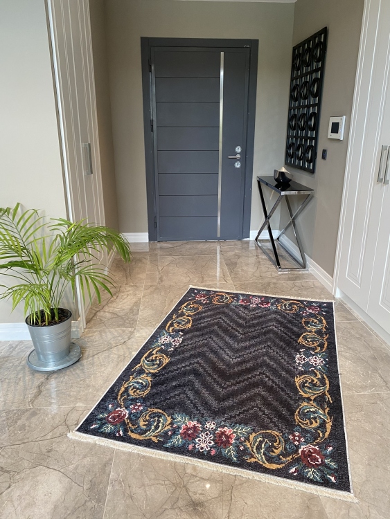 This printed velvet cloth weaving base rug has a soft texture, and a bold and stylish design