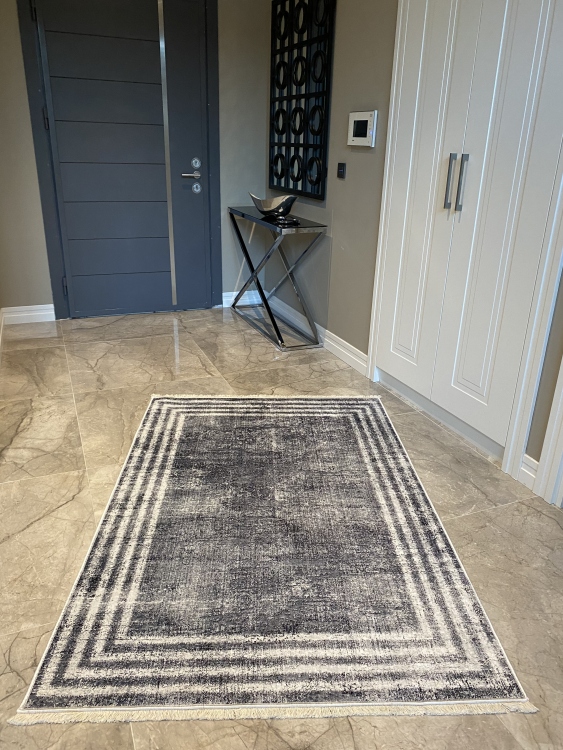 This printed velvet cloth weaving base rug has a soft texture, and a bold and stylish design