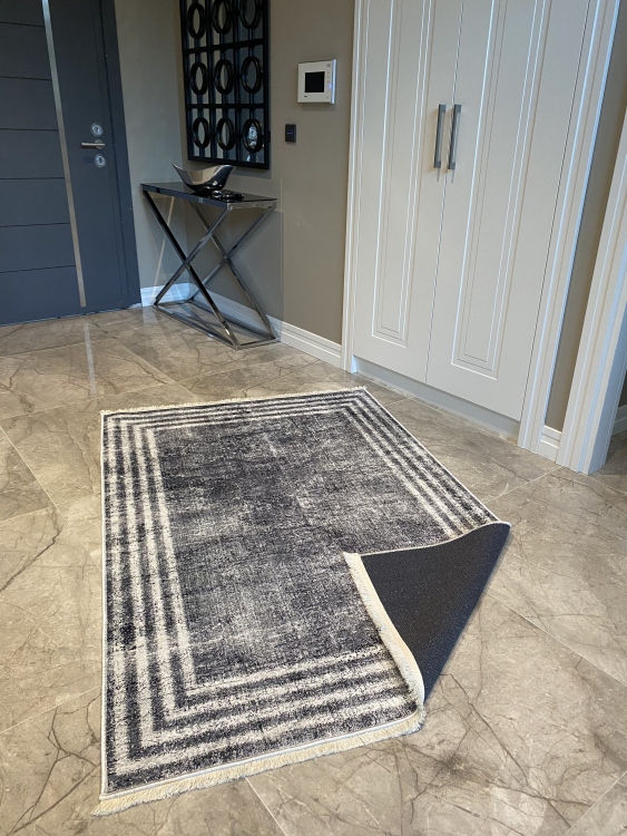This printed velvet cloth weaving base rug has a soft texture, and a bold and stylish design
