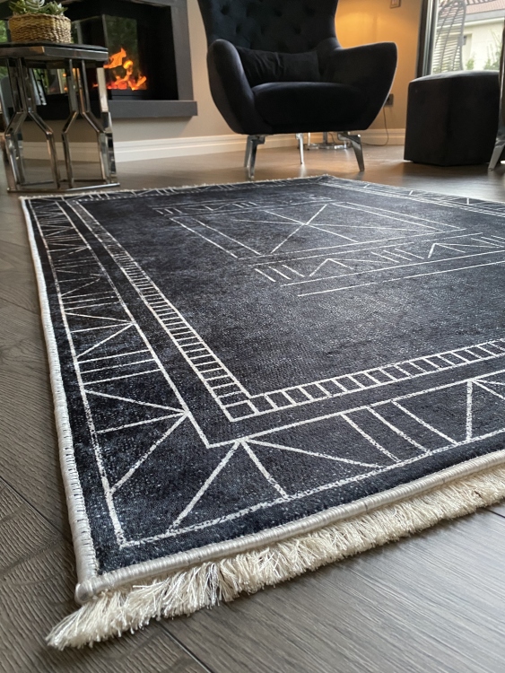 This printed velvet cloth weaving base rug has a soft texture, and a bold and stylish design