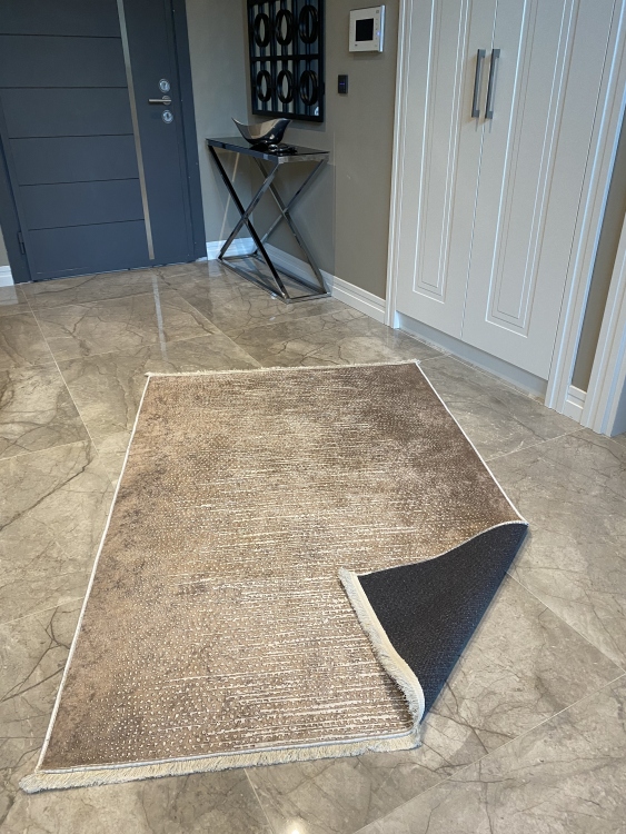 This printed velvet cloth weaving base rug has a soft texture, and a bold and stylish design