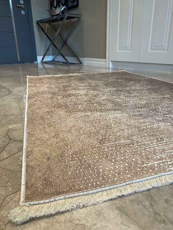 This printed velvet cloth weaving base rug has a soft texture, and a bold and stylish design