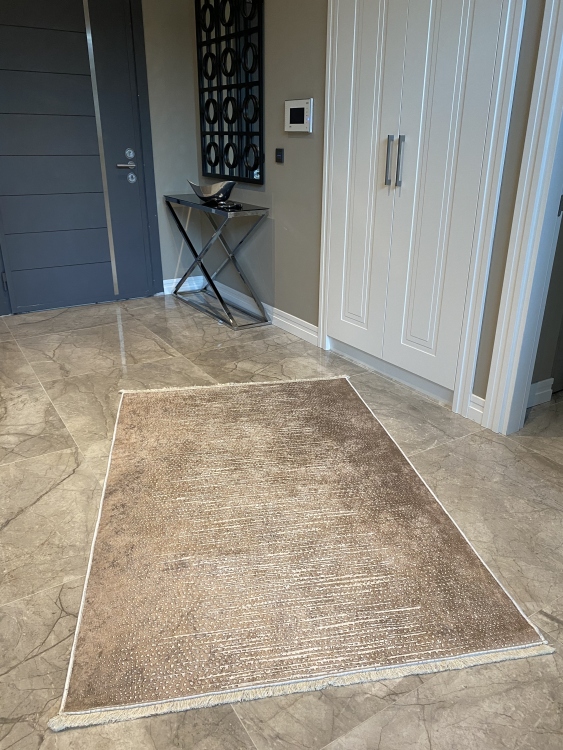 This printed velvet cloth weaving base rug has a soft texture, and a bold and stylish design