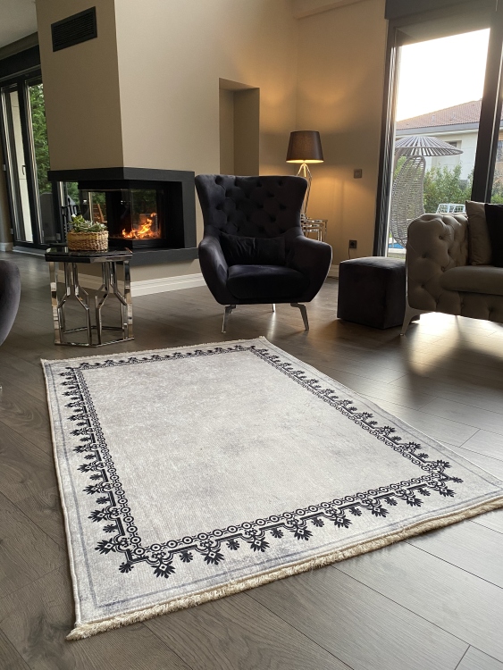 This printed velvet cloth weaving base rug has a soft texture, and a bold and stylish design