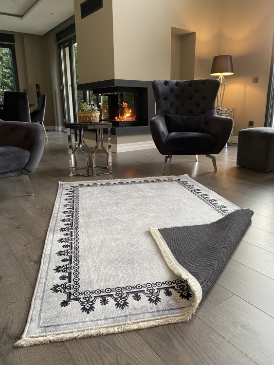 This printed velvet cloth weaving base rug has a soft texture, and a bold and stylish design