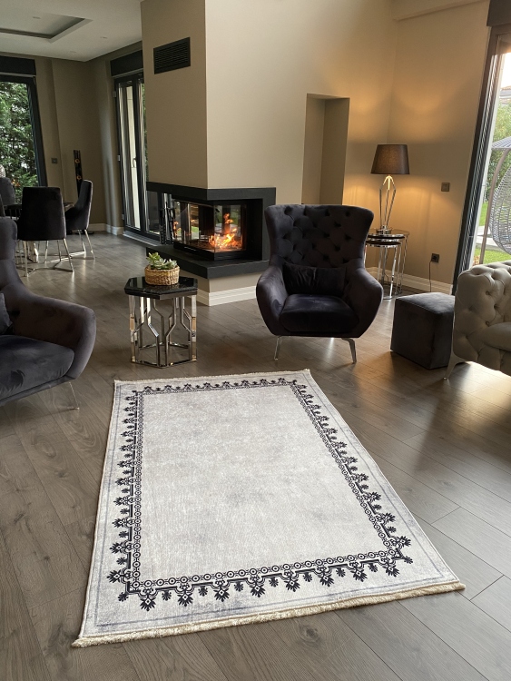 This printed velvet cloth weaving base rug has a soft texture, and a bold and stylish design