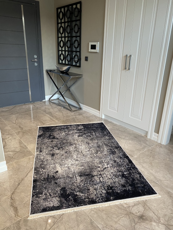 This printed velvet cloth weaving base rug has a soft texture, and a bold and stylish design