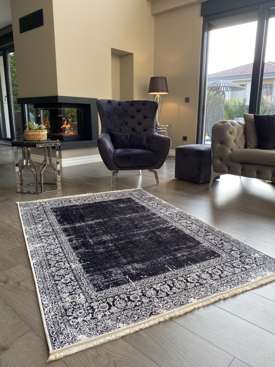 This printed velvet cloth weaving base rug has a soft texture, and a bold and stylish design