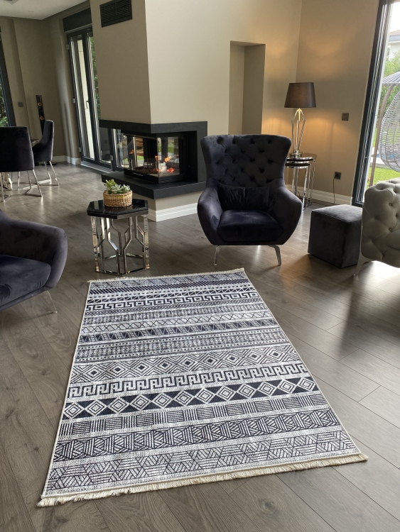 This printed velvet cloth weaving base rug has a soft texture, and a bold and stylish design