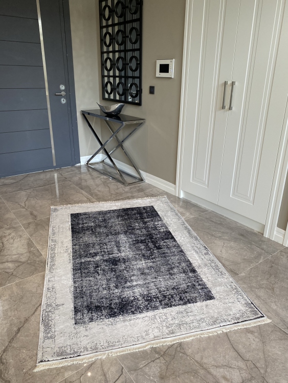 This printed velvet cloth weaving base rug has a soft texture, and a bold and stylish design