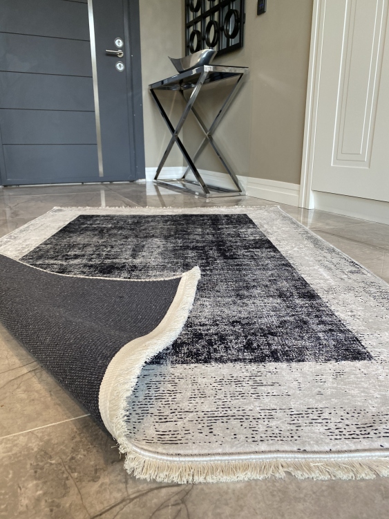 This printed velvet cloth weaving base rug has a soft texture, and a bold and stylish design