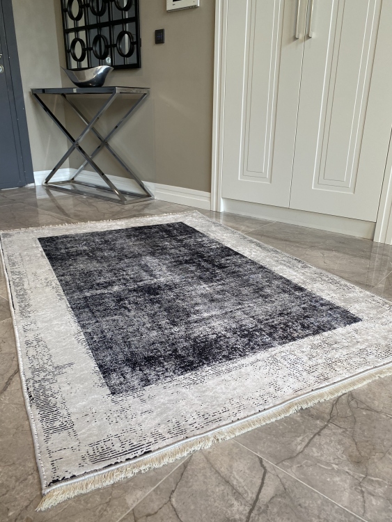 This printed velvet cloth weaving base rug has a soft texture, and a bold and stylish design