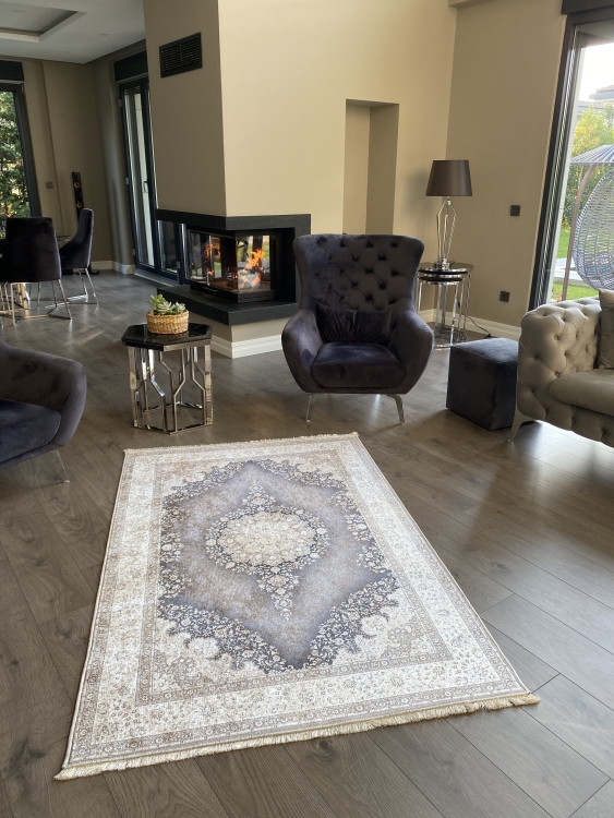 This printed velvet cloth weaving base rug has a soft texture, and a bold and stylish design