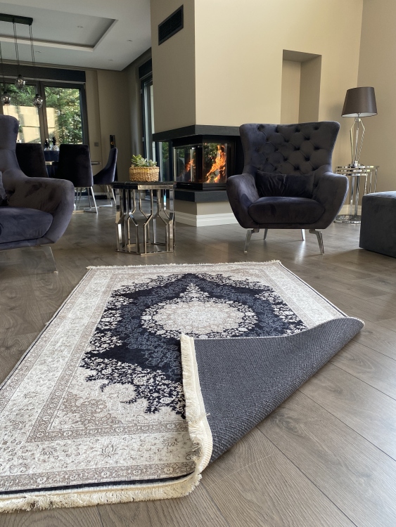 This printed velvet cloth weaving base rug has a soft texture, and a bold and stylish design