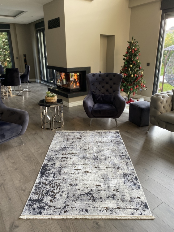 This printed velvet cloth weaving base rug has a soft texture, and a bold and stylish design