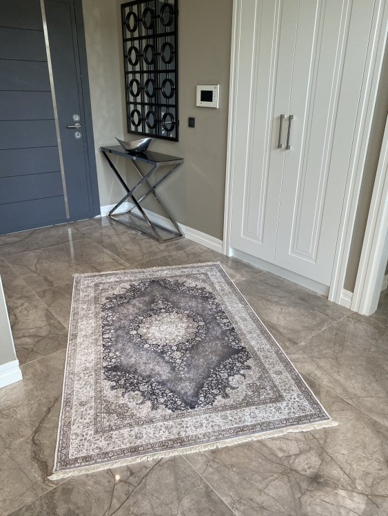 This printed velvet cloth weaving base rug has a soft texture, and a bold and stylish design