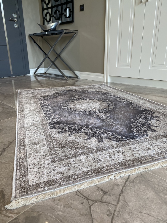 This printed velvet cloth weaving base rug has a soft texture, and a bold and stylish design