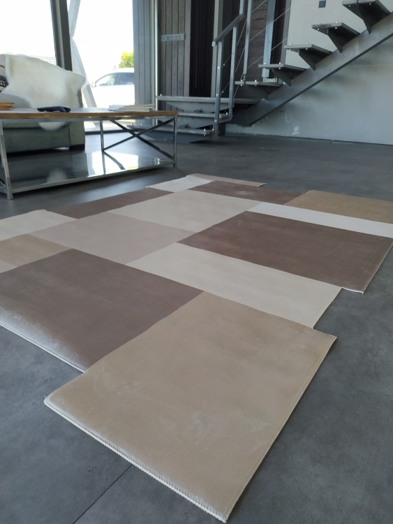 Printed velvet rug