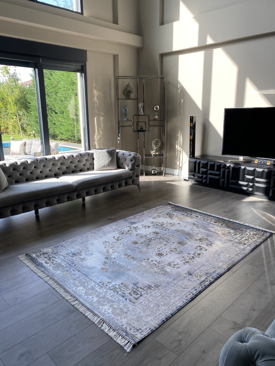 Printed velvet rug