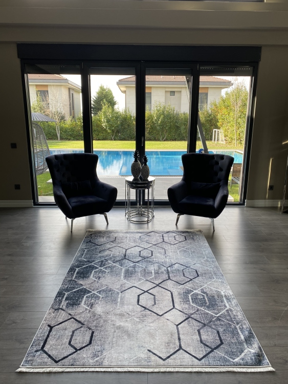 This printed velvet cloth weaving base rug has a soft texture, and a bold and stylish design