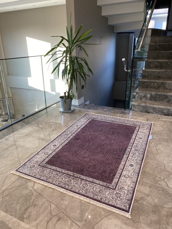 This printed velvet cloth weaving base rug has a soft texture, and a bold and stylish design